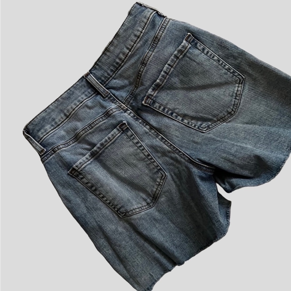 MAURICES High Rise Distressed Denim Shorts, size 6, EUC. - Picture 3 of 3